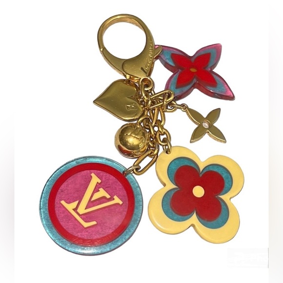 LOUIS VUITTON Resin Candy Fleurs Bag Charm
Multicolor w/ Gold hardware +Dust bag - Picture 2 of 6